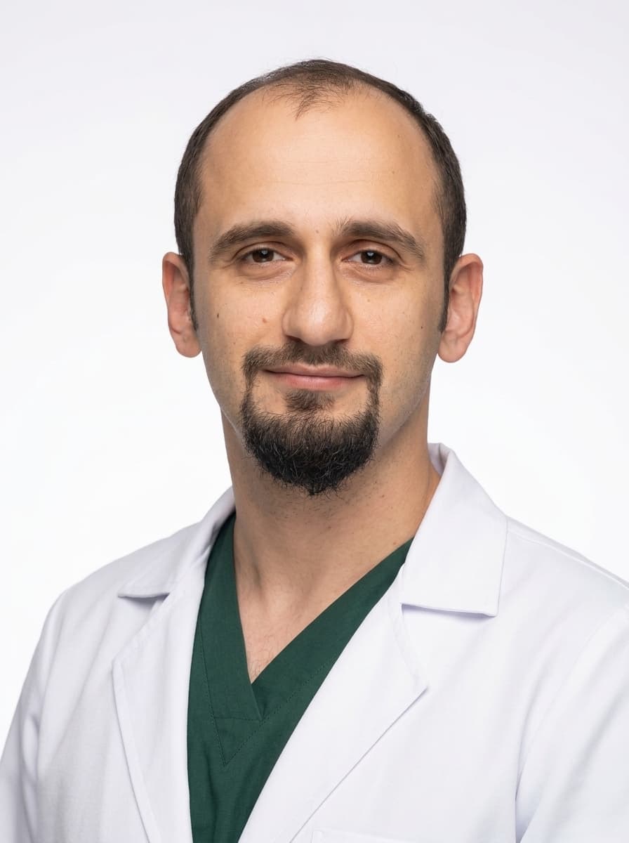 د. إبراهيم دنورة، اختصاصي العلاج بالحجامة في مركز ريكفري هب الطبي