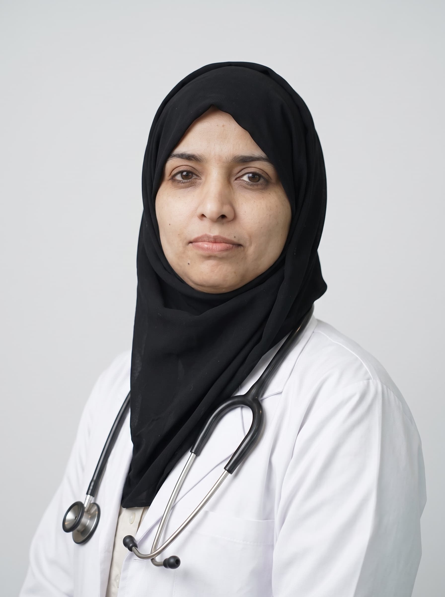 د. سناء عاطف، اختصاصية الحجامة في مركز ريكفري هب الطبي